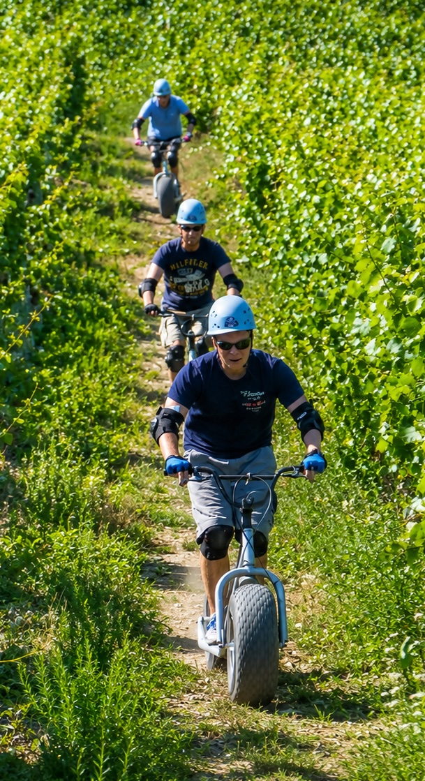 Descente en trottinette tout-terrain